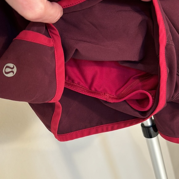 Lululemon Speed Up Low-Rise Lined Short. Size 6. - Picture 5 of 6